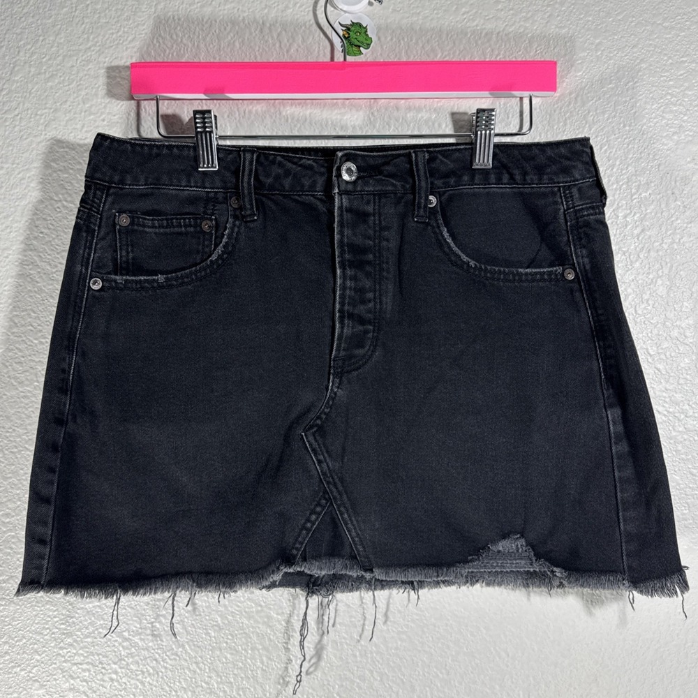 American Eagle Black Denim Jean Mini Skirt Size 12 Raw Hem‎ Distressed
